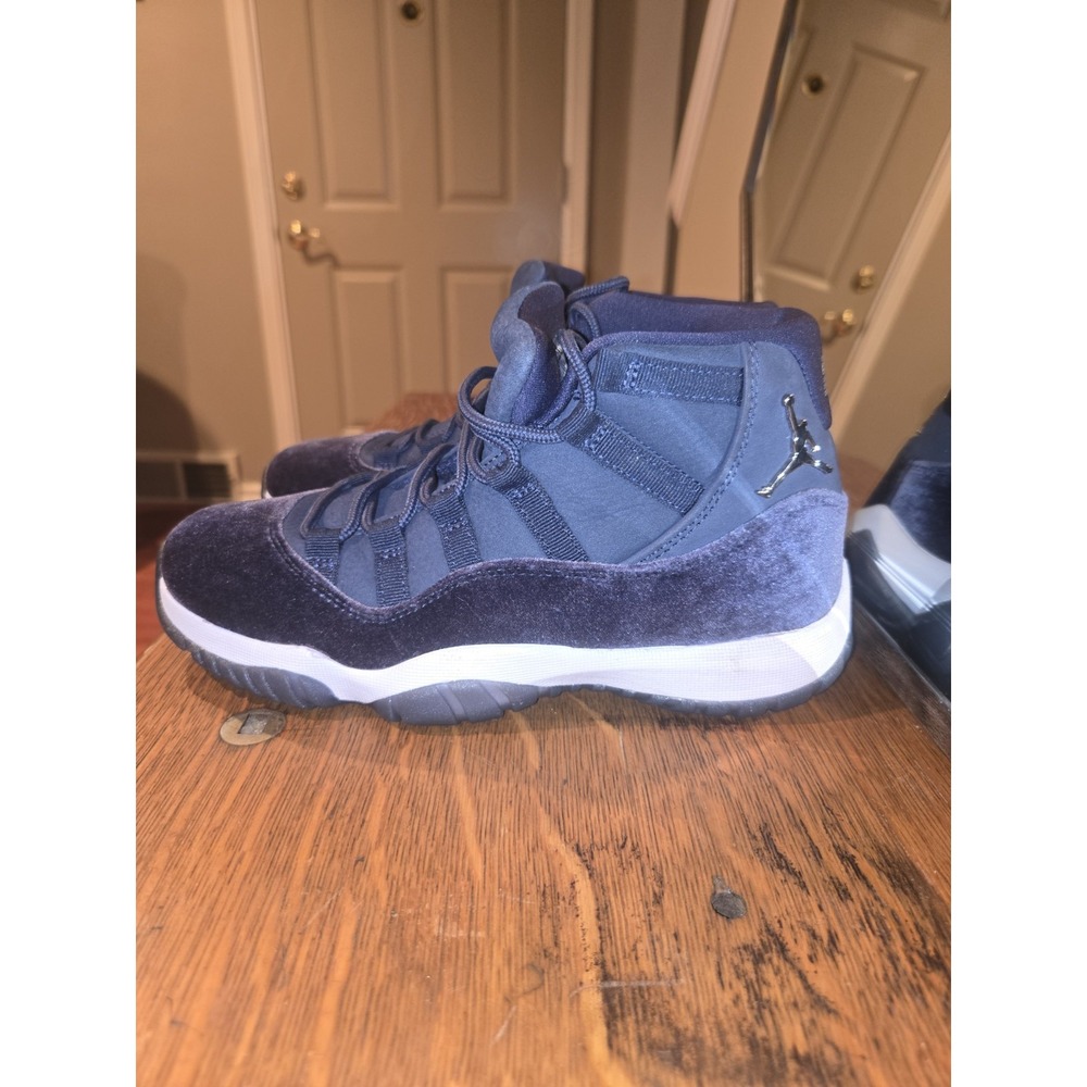 Size 7.5 - Jordan 11 Midnight Navy Velvet 2022